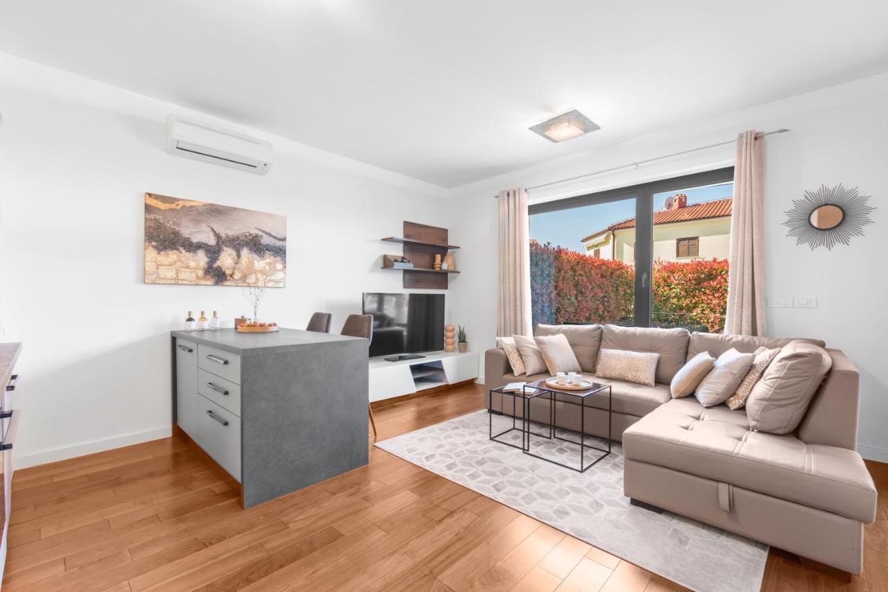 Luxury New Apartment With Private Garden Near The Beach! Poreč Exterior foto